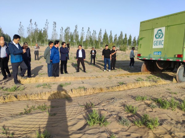 省科技厅副厅长巨有谦一行调研甘肃建投         全国荒漠化防治（机械治沙工程）试验示范基地
